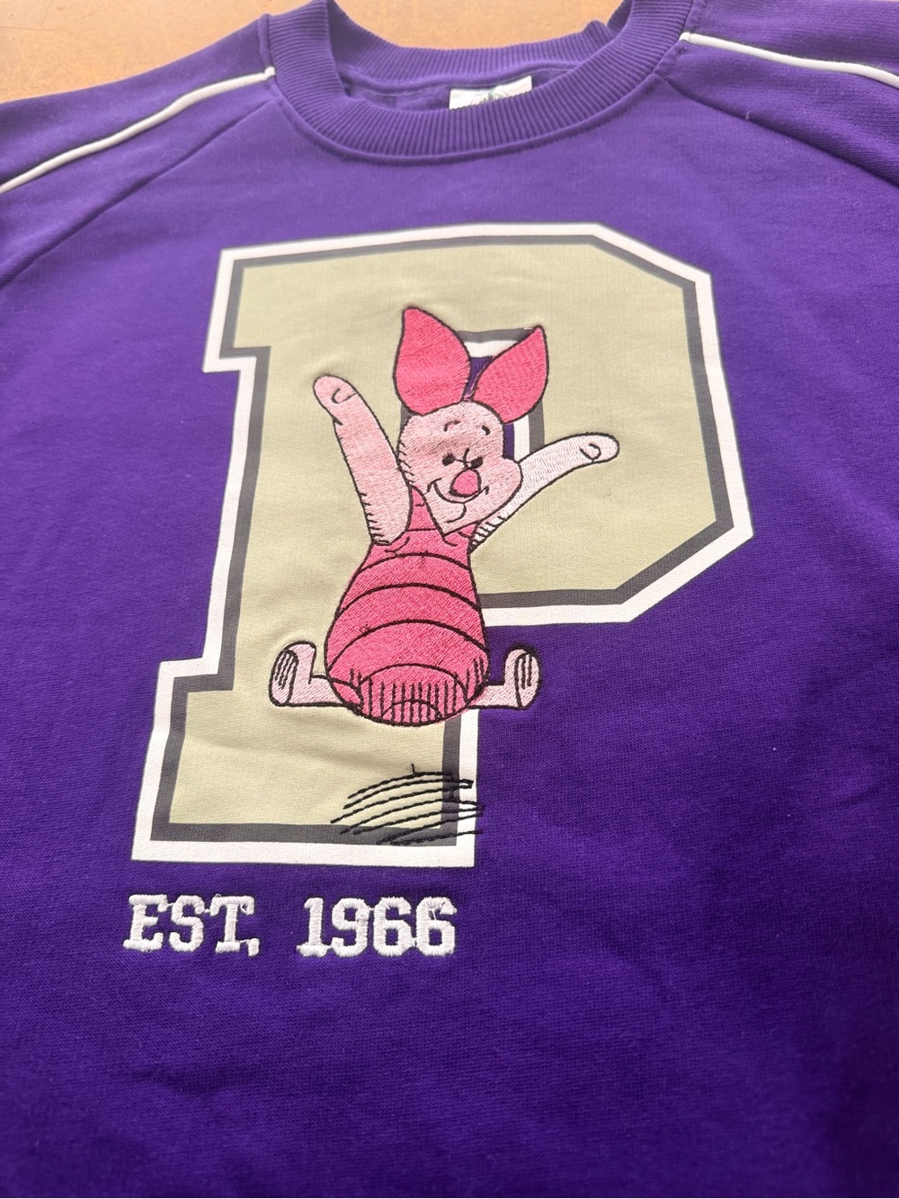 Disney - Purple Graphic Piglet Sweatshirt size M - Picture 8 of 9